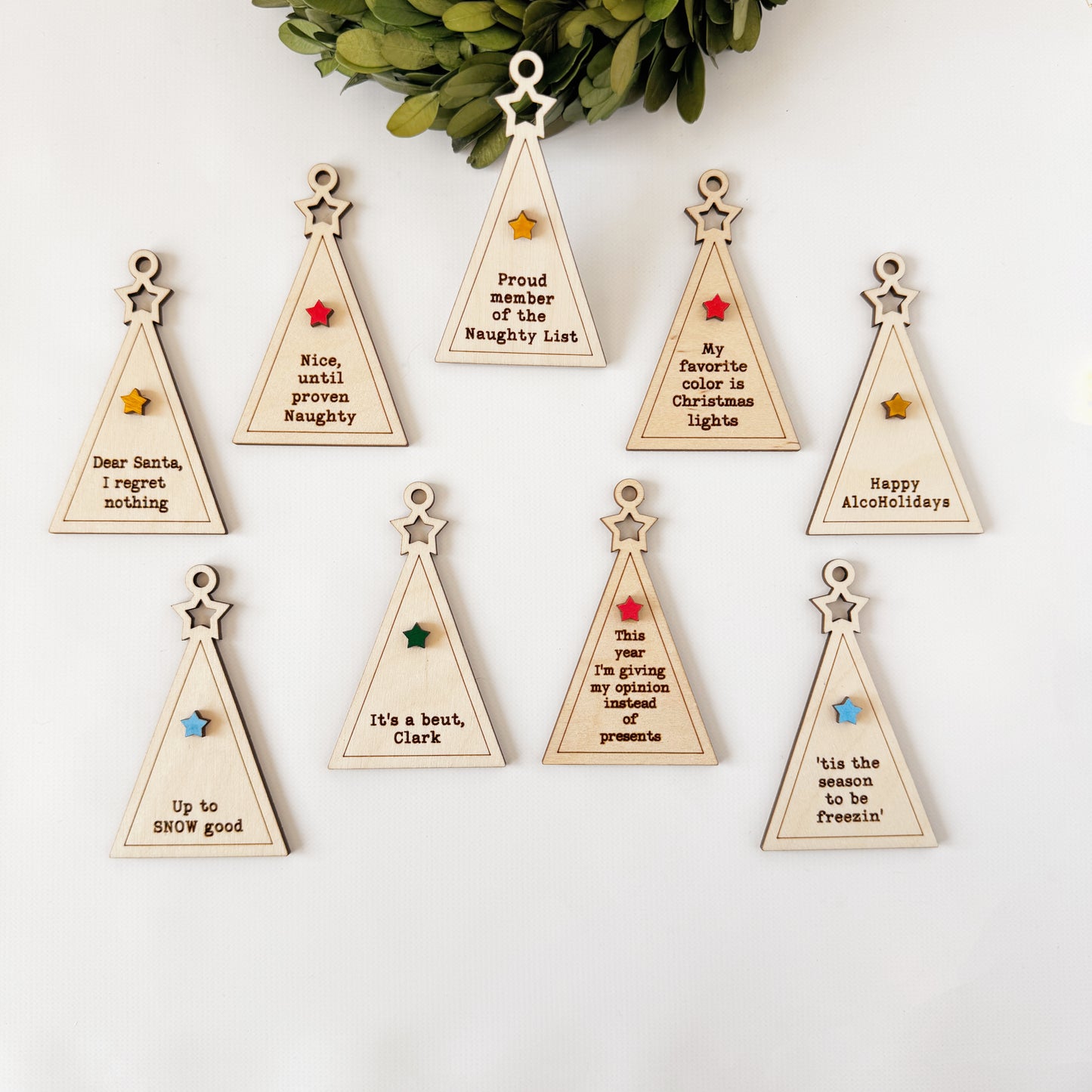 Etiquetas de regalo divertidas con forma de árbol de Navidad minimalista, etiquetas de regalo cortadas con láser, etiquetas de regalo de madera grabadas con láser