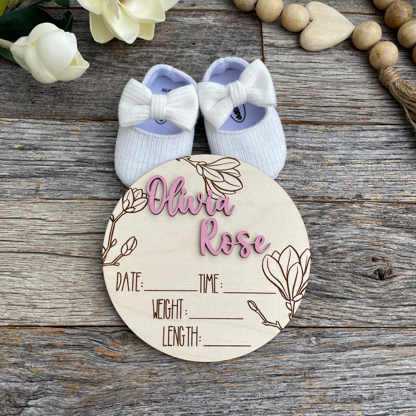 Anuncio de nacimiento de bebé grabado con láser personalizado, Magnolia, accesorio fotográfico de bebé de madera floral